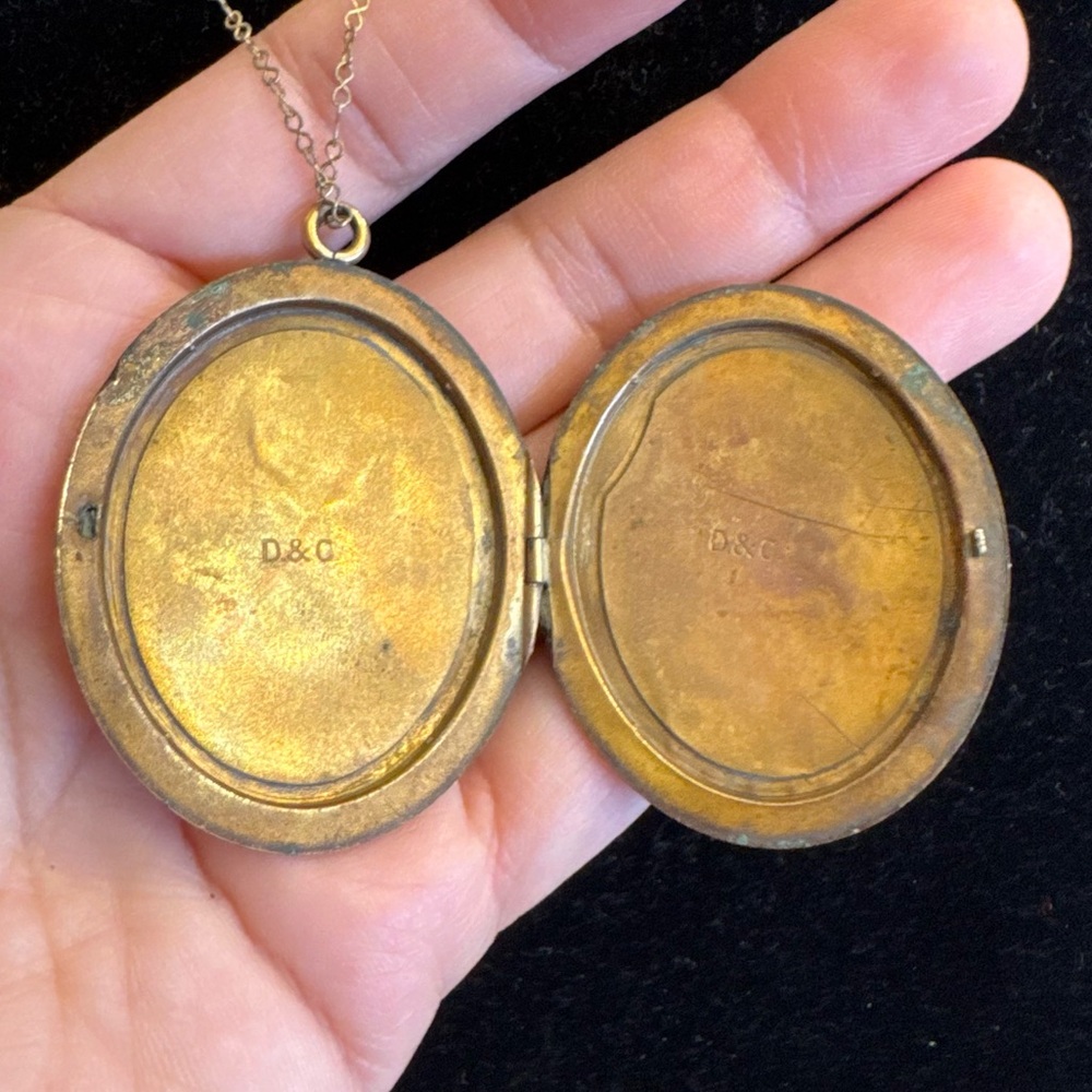 Large Antique D&C Victorian Gold Fill Photo Locket Pendant Necklace Etched Heavy - Picture 4 of 16